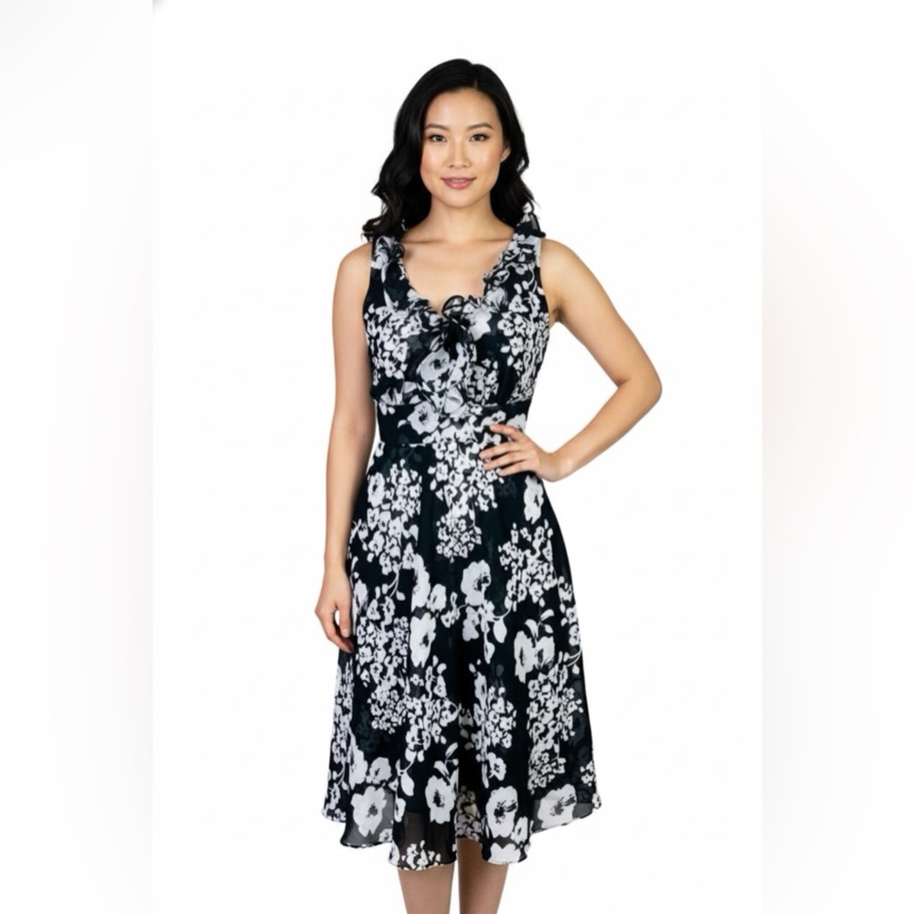 Black House White Market Elegant Black and White Floral Dress- size 8
